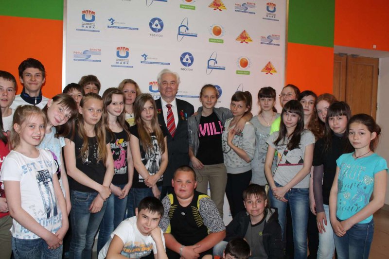 Фото к Школьники узнали о науке побеждать в Информационном центре атомной отрасли Челябинска