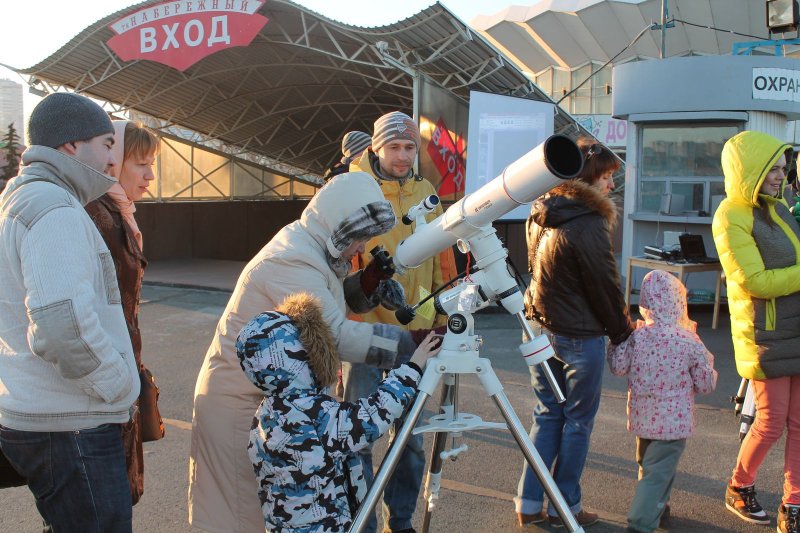 Фото к Как запустить ракету на «газировке», кто до Гагарина летал в космос,  как выглядит Юпитер — узнали участники  Дня открытой астрономии в Челябинске