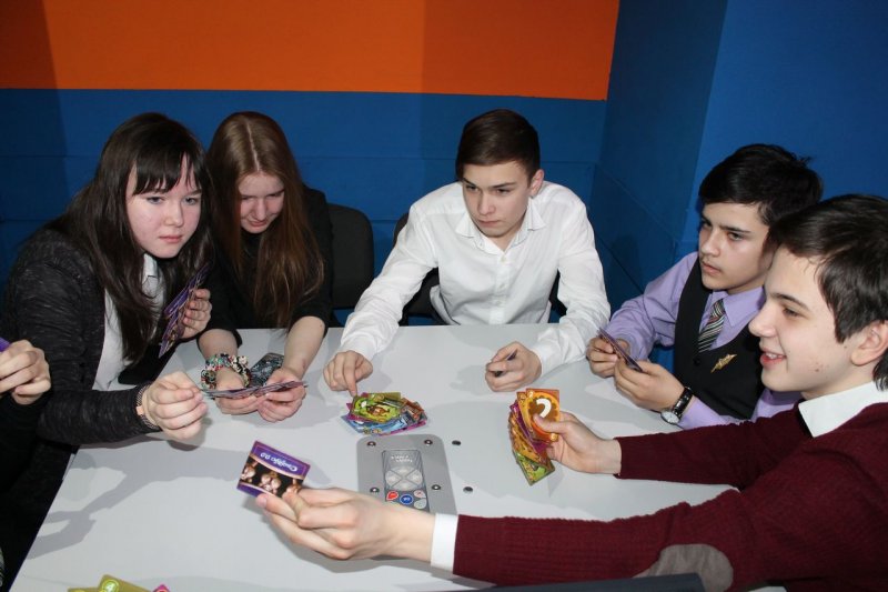 Фото к Тренировка для мозгов: в Челябинске школьники выиграли знания в научном антиказино